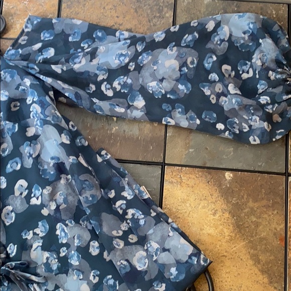 Vince Camuto Cold Shoulder Floral Dress size 4 - Picture 3 of 6